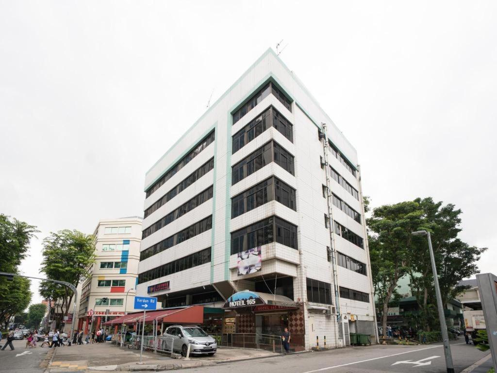 165 2* Singapore